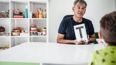 كيفية التعامل مع مشكلات طفل فرط الحركة خارج المنزل؟